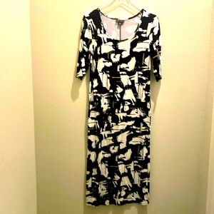 Metaphor women’s Large black & white 3/4 sleeve round neck fitted Maxi dress.